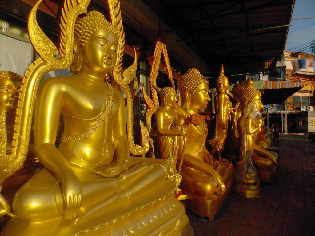 Rue-Bouddhas-Bangkok
